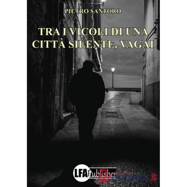Tra i vicoli di una città silente, vagai