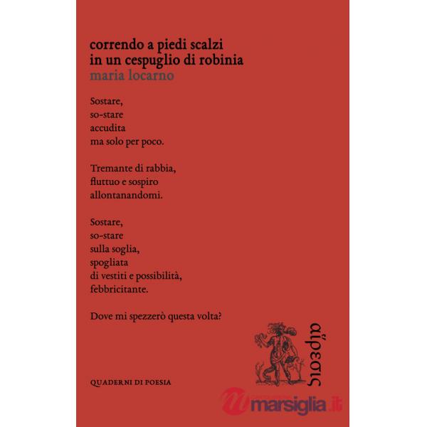 Correndo a piedi scalzi in un cespuglio di Robinia
