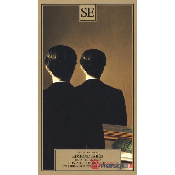 Straniero con, sotto il braccio, un libro di piccolo formato (Uno)
