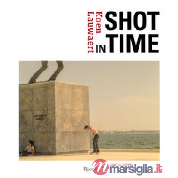 Shot in time. Ediz. inglese e italiana