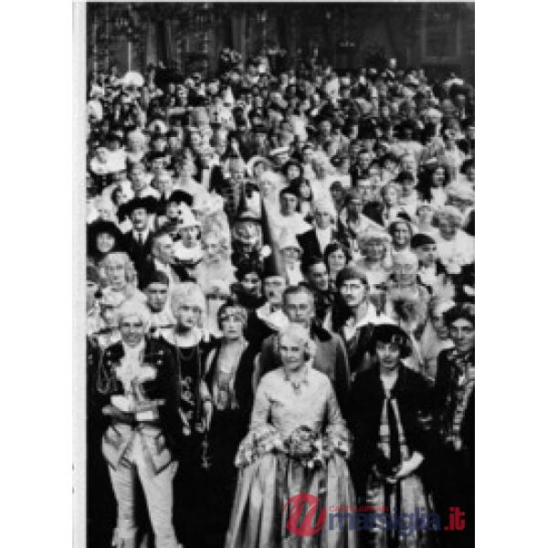 Costume balls. Dressing up history 1870-1927. Ediz. a colori